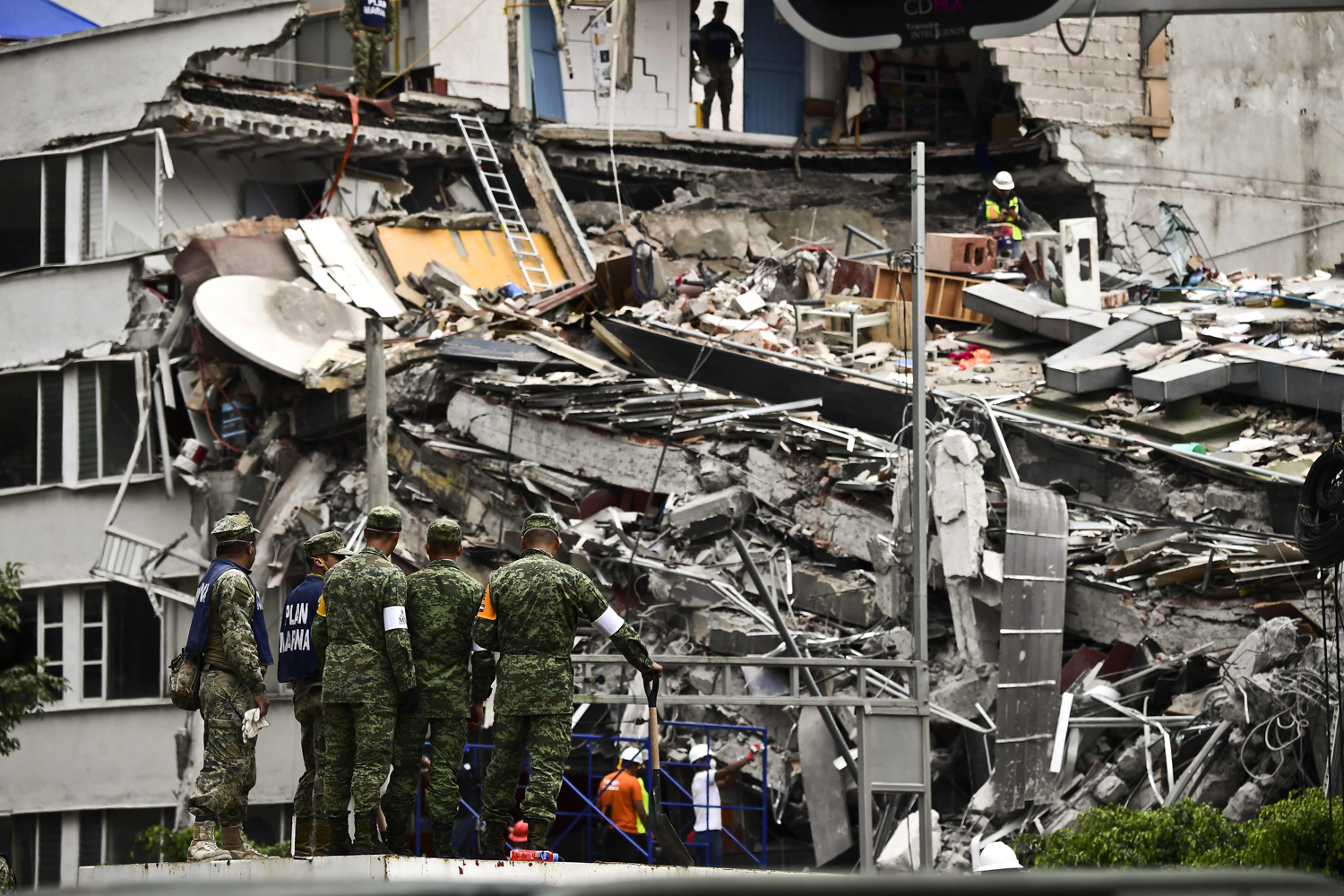 मेक्सिकोमा भूकम्पपीडितको उद्धार जारी, मृत्यु हुनेको संख्या २ सय ३० नाघ्यो