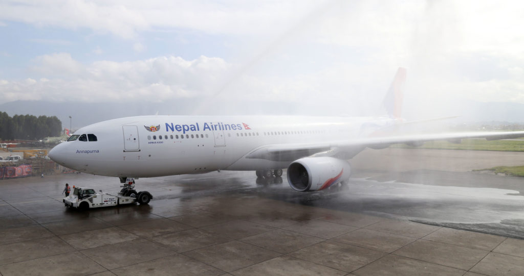 चीनबाट निजी कम्पनीले मगाएका मेडिकल सामान लिएर काठमाडौं उत्रिए नेपाल वायुसेवाका दुवै वाइड बडी विमान