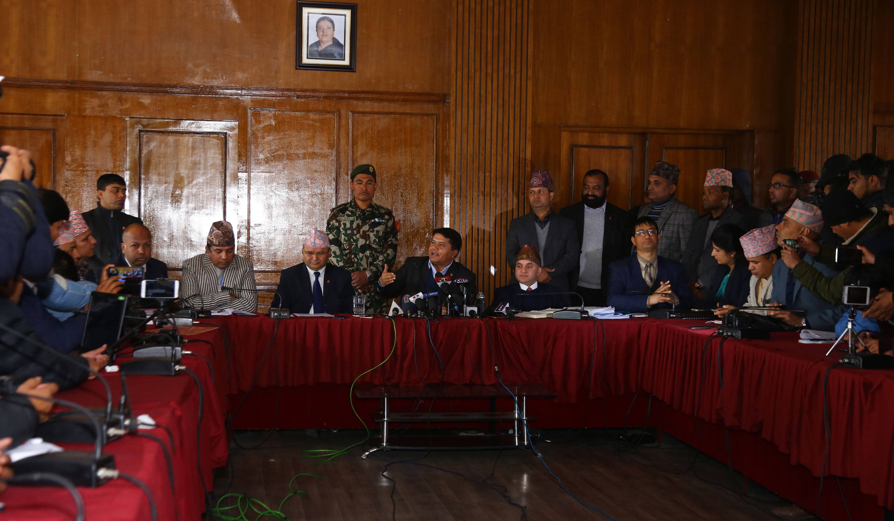 वाइडबडीको पत्रकार सम्मेलनमा रविन्द्र अधिकारीको 'बडी ल्याङ्वेज': म पूर्वाग्रही हुन जरुरी छैन