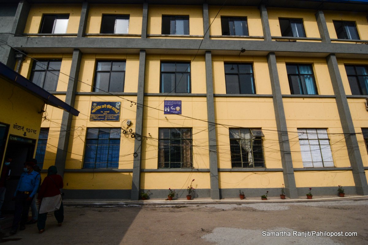 काठमाडौं प्रहरीको सक्रियताः तीन महिनामा भन्सार छली गरेर ल्याएका ८९ लाख रुपैयाँ बराबरको सुनदेखि कर्थासम्म बरामद