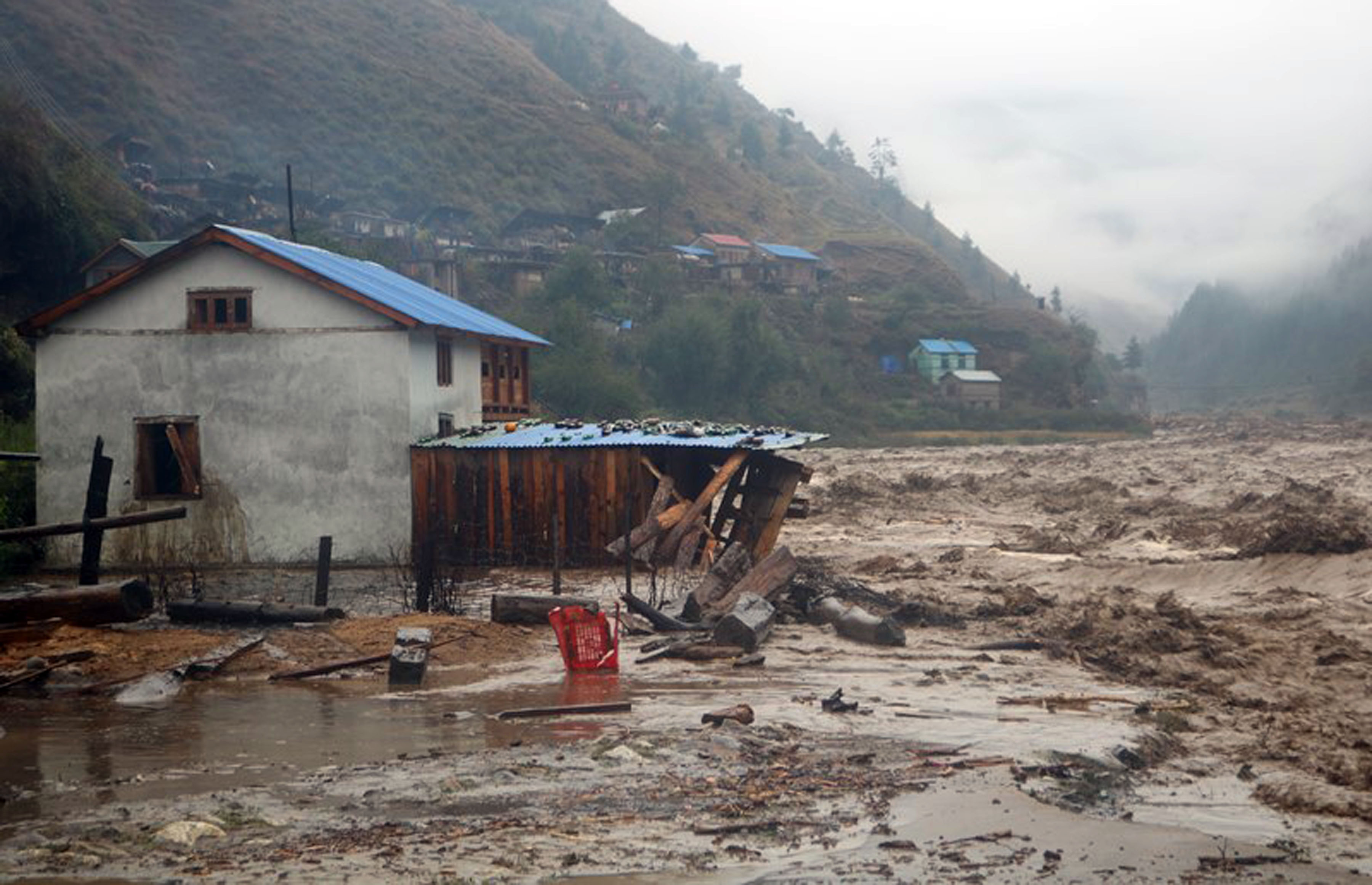 चार दिनदेखिको बाढी र पहिरोमा ४८ जनाको ज्यान गयो, इलाममा ११ जनाको मृत्यु