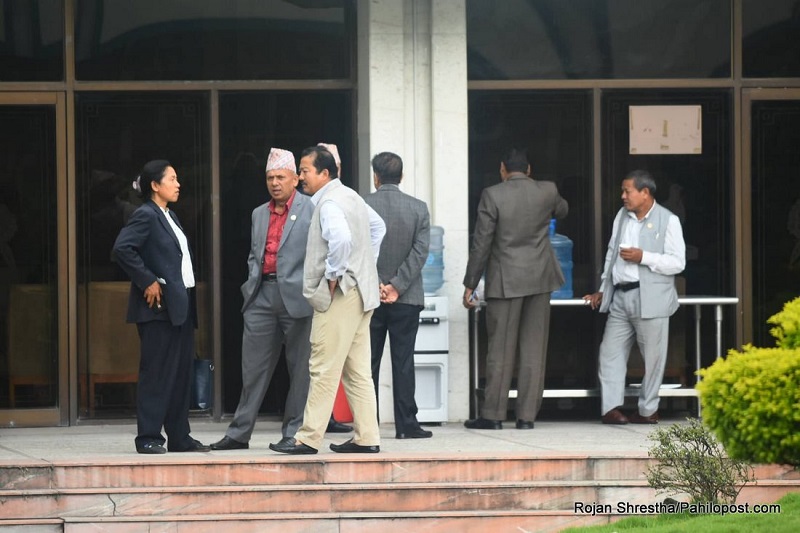 अर्थमन्त्रीमाथि छानबिन गर्न ११ सदस्यीय समिति, एमालेको अडान : राजीनामा दिएर सहयोग गर्नुस्