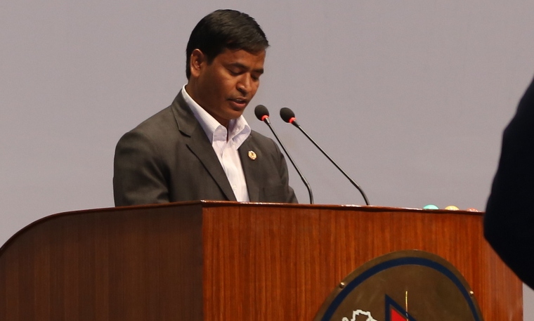 'झोलामा खोला राखेर व्यापार गर्ने दिन गए': ३५ दिनभित्र अनुमतिपत्र खारेज गर्न मन्त्रीको निर्देशन