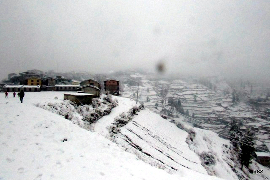 हुम्लामा भारी हिमपात, सिमकोटमा झण्डै एक फिट हिउँ जम्यो 