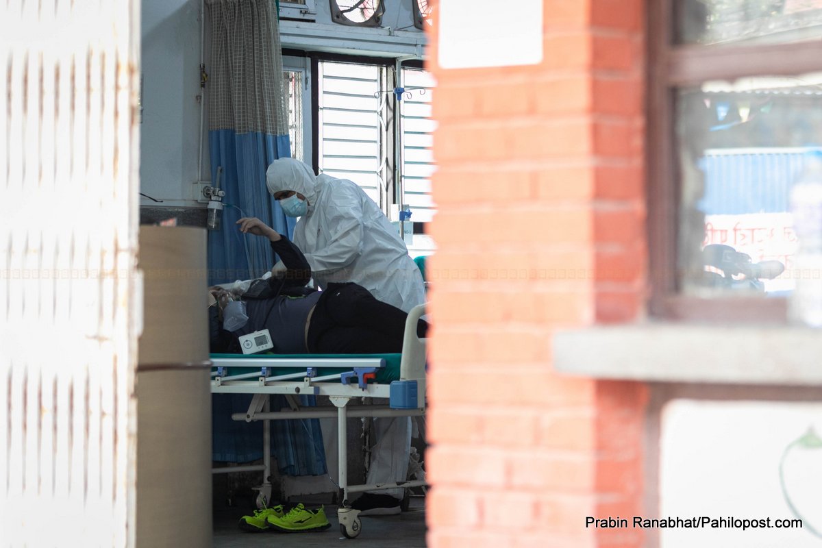 काठमाडौंमा बढ्दो कोरोना कहर : अस्पताल भरिँदा बिरामीलाई सकस
