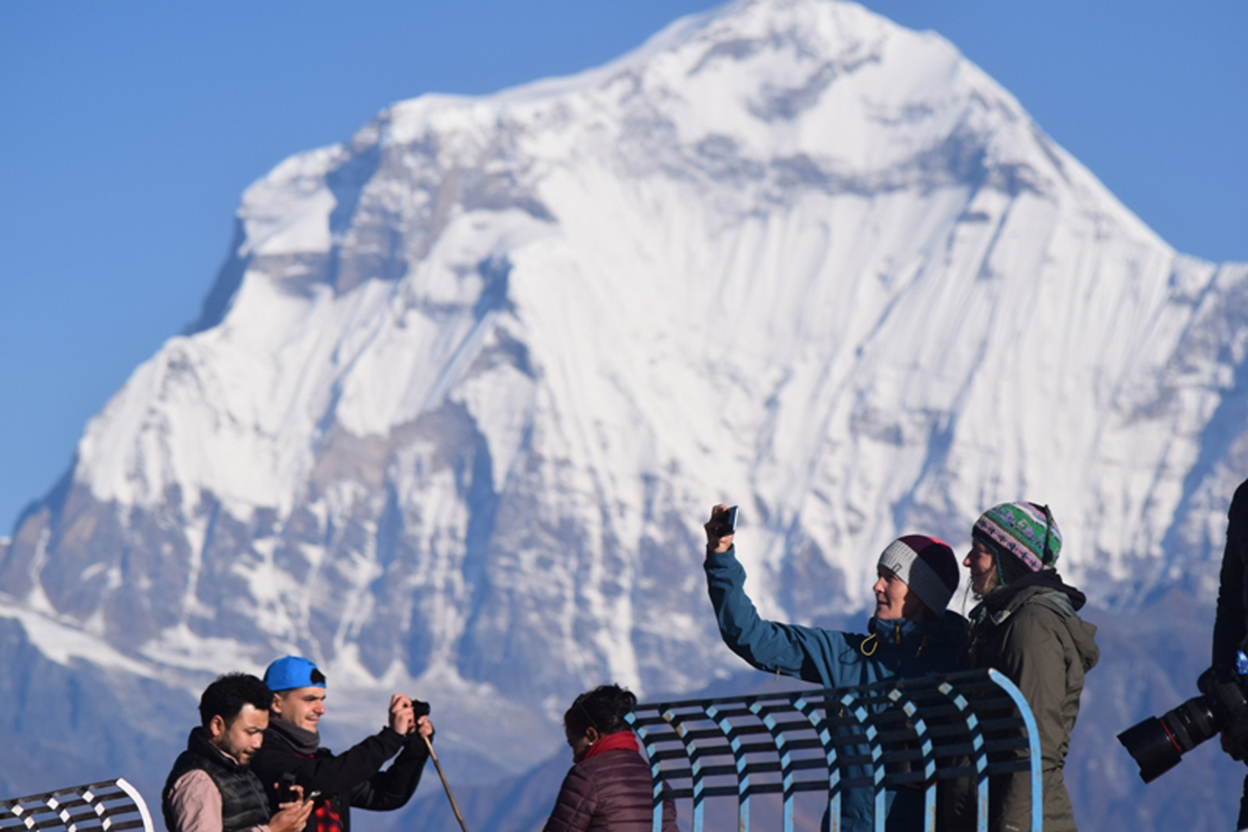 दुई वर्ष सुनसान बनेको कञ्चनजङ्घा क्षेत्रमा आउन थाले पर्यटक