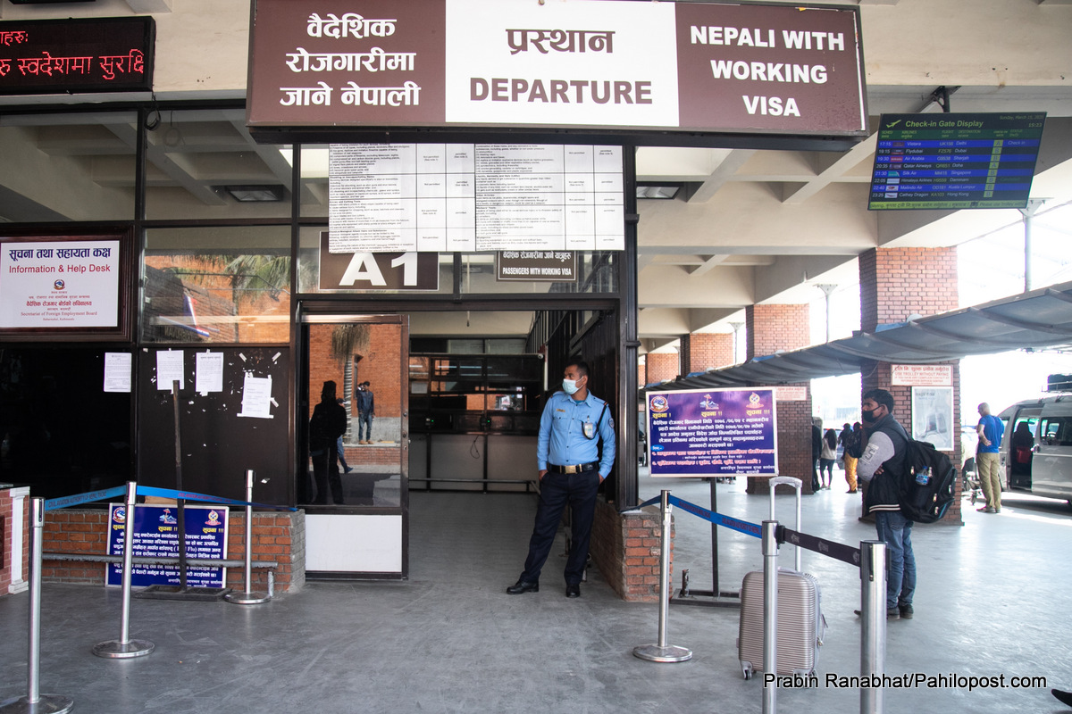 मे महिनामा नेपाल आउनेभन्दा जाने मानिसको सङख्या दोब्बर