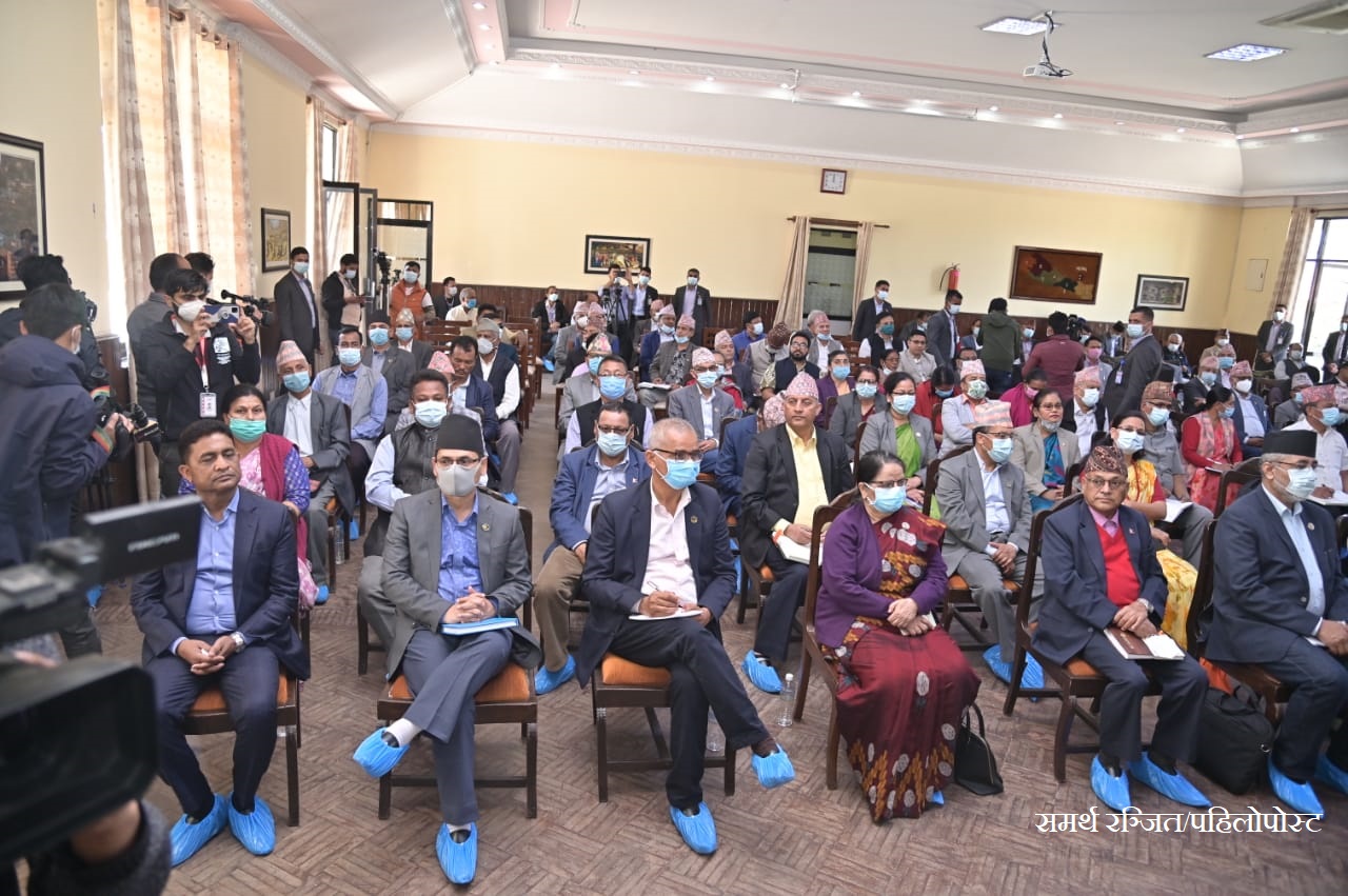 ओलीले बोलाएको आकस्मिक स्थायी कमिटी बैठक बालुवाटारमा जारी, लगत्तै मन्त्रिपरिषद्को बैठक