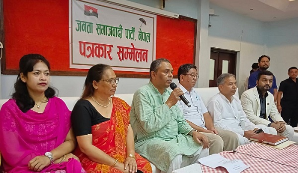 बाबुरामसहित ९ जना नेतालाई उपेन्द्र यादवको चेतावनी : यही रवैया जारी रहे साधारण सदस्यबाट पनि हटाइनेछ