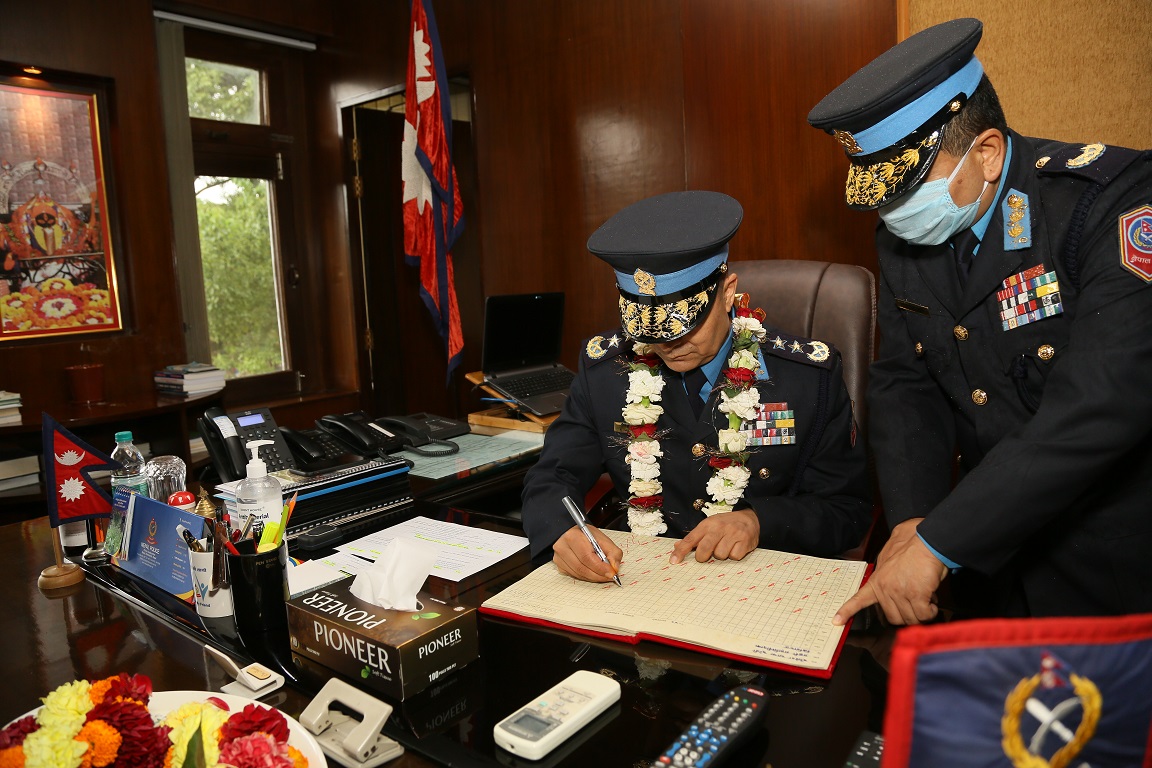 कसैले बर्दीमा दाग लगाउने कोसिस गर्छ भने निर्मम रुपमा कारबाही गर्छुः नवनियुक्त प्रहरी महानिरीक्षक थापा