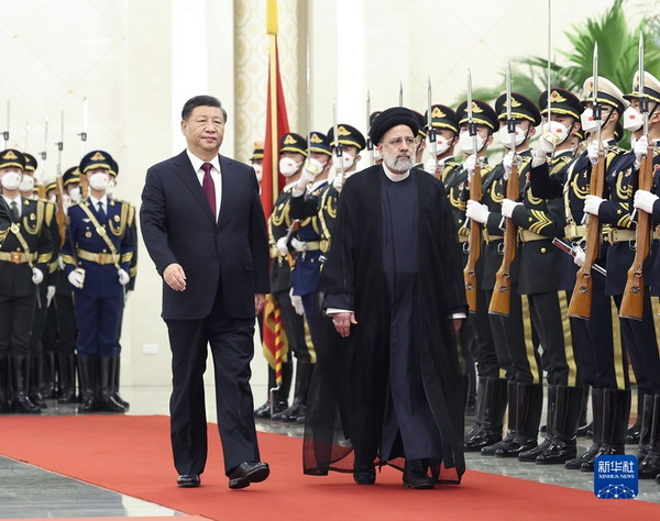 अमेरिकासँग टकराब बढ्दै जाँदा रणनीतिक घेरा बलियो बनाउँदै चीन, २० वर्षपछि इरानी राष्ट्रपति उत्रिए बेइजिङमा