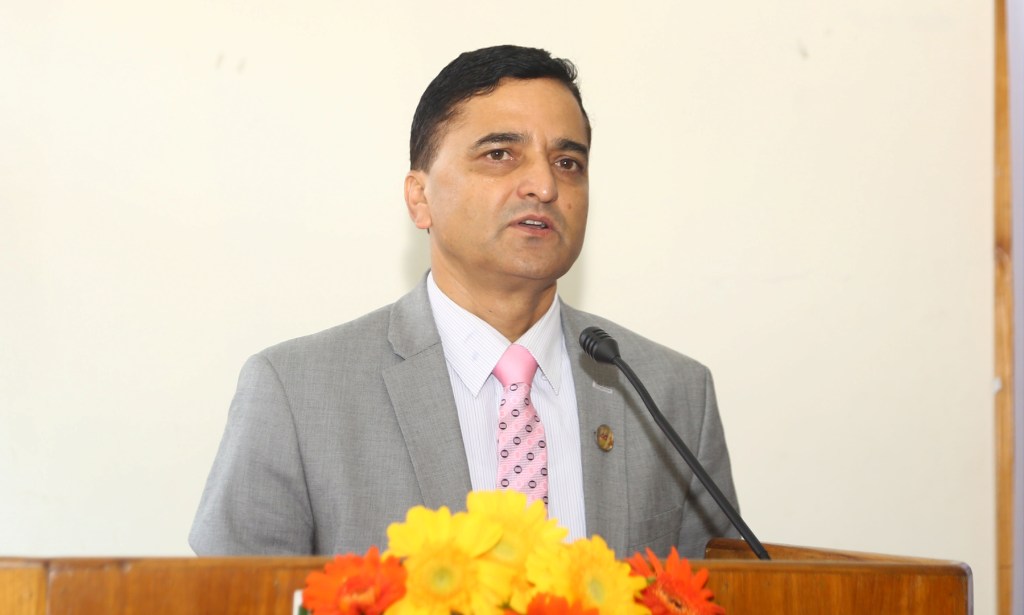 विमानस्थलका कर्मचारीलाई पर्यटनमन्त्रीको चेतावनी, 'कार्यालय समयमा निदाउने र फेसबुक चलाउनेको फोटो संकलन गरेको छु'