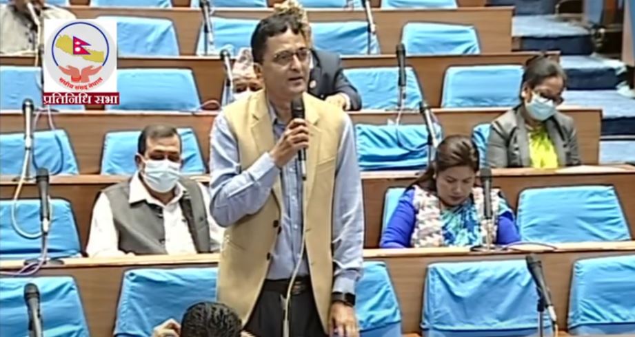 सरकारले स्वास्थ्य बीमा कार्यक्रमलाई व्यावसायिक बीमाका रुपमा लियो : योगश भट्टराई