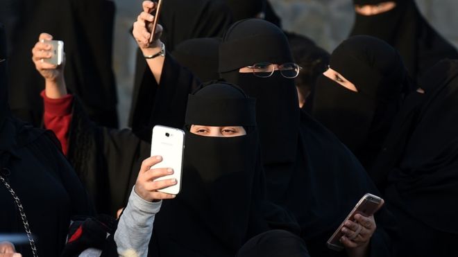 साउदी महिलाले सम्बन्ध बिच्छेदको सूचना टेक्स्ट मेसेजबाट पाउने 