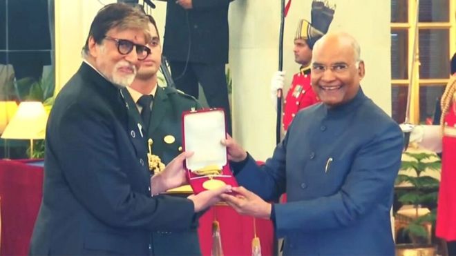 बलिउडमा ५० वर्ष पूरा गरेका अमिताभको अभिनय यात्रालाई ५० वर्ष पुरानो पुरस्कार