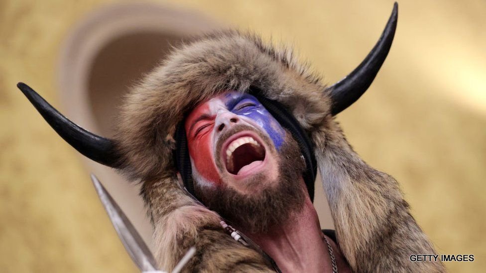 तेस्रो विश्वका मुलुकको अराजकता बिर्स्याउने अमेरिकी संसदको हेर्नुस् दृष्य