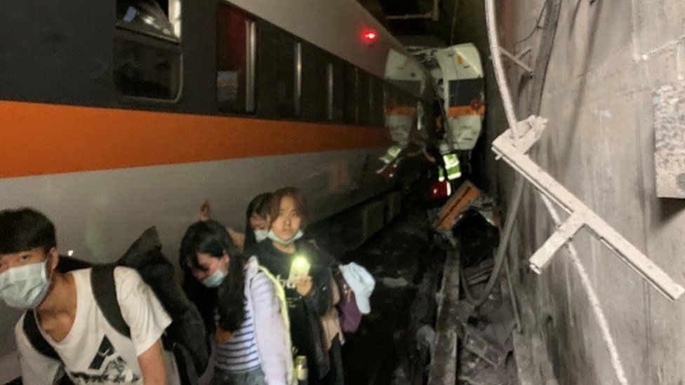ताइवानमा रेल दुर्घटना : ३६ जनाको मृत्यु, कैयौं घाइते