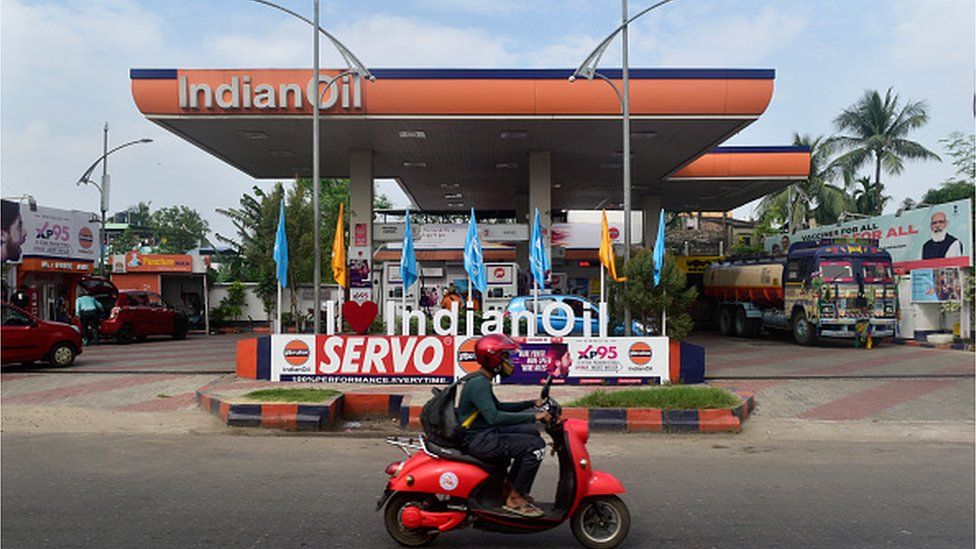 भारतमा १० दिनमा ९ पटक बढ्यो पेट्रोल र डिजेलको मूल्य