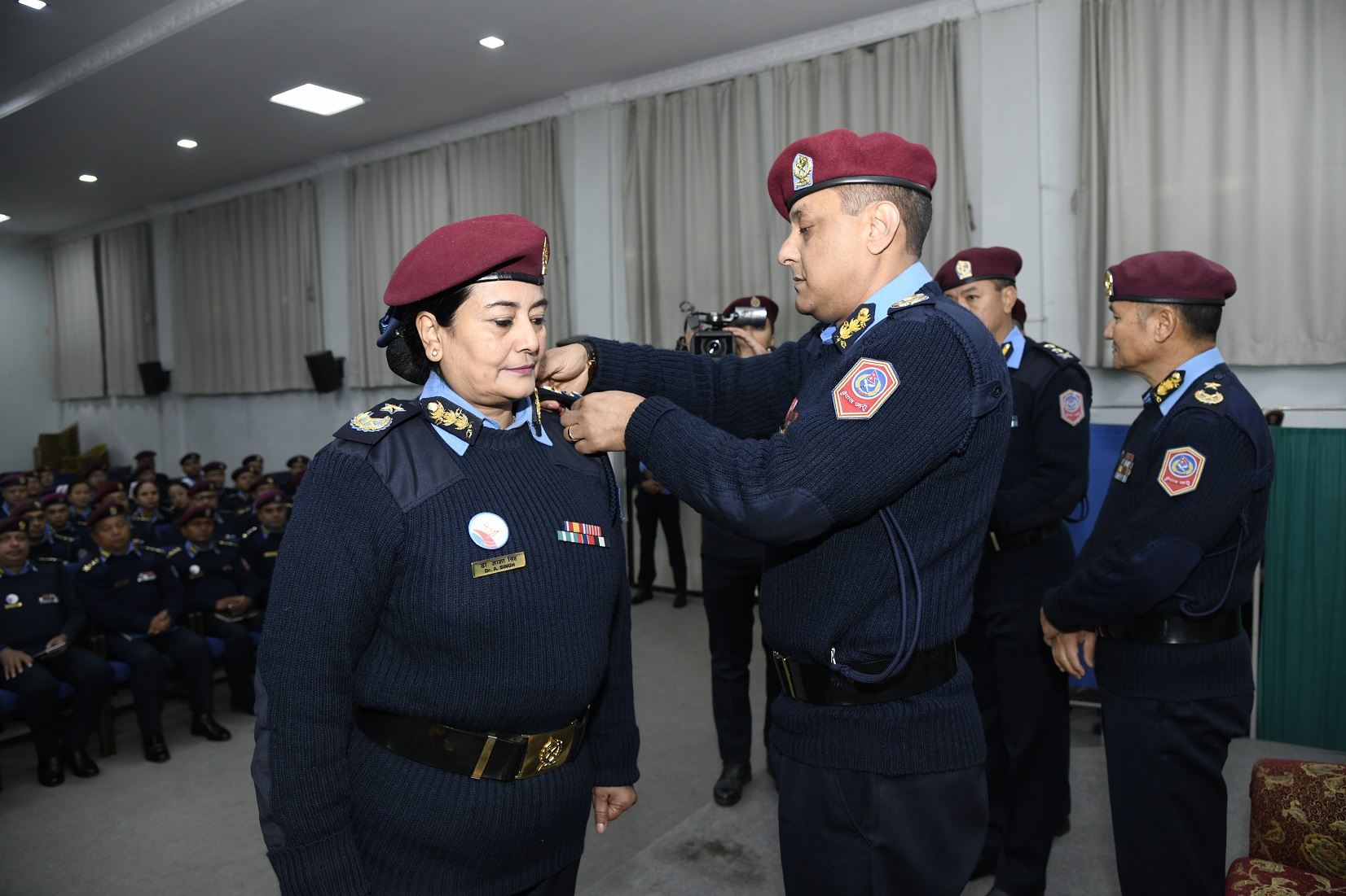 डाक्टर सिंहलाई एआइजीको फुली, प्रहरीकै इतिहासमा दोस्रो महिला यो पदमा