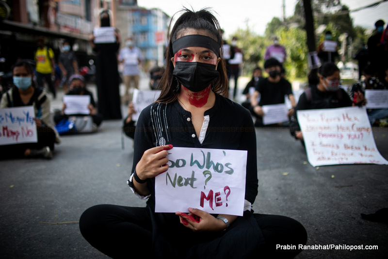 बलात्कारविरुद्ध माइतीघरमा नारा: 'भन कति पैसा चाहिन्छ न्याय दिन, म तिर्छु'