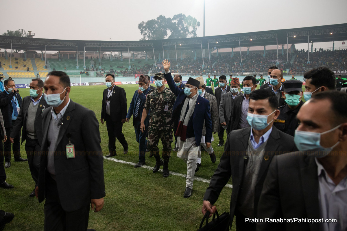 नेपाल र बंगलादेशबिचको फाइनल खेल हेर्न प्रधानमन्त्री ‌ओली दशरथ रंगशालामा