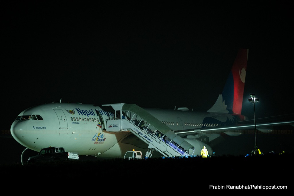 कोभिड १९ : चार देशबाट एक हजारभन्दा बढी नेपाली आइपुगे, दुबईबाट एक नेपालीको शव पनि ल्याइयो