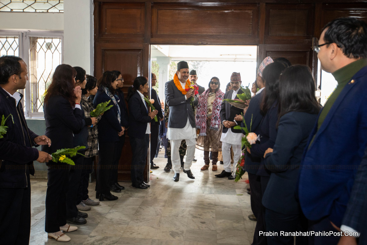 श्रीमतीसहित पदभार ग्रहण कार्यक्रममा उद्योग राज्यमन्त्री दुगडको इन्ट्री, उद्योगमा किन दुगडलाई ल्याइयो?