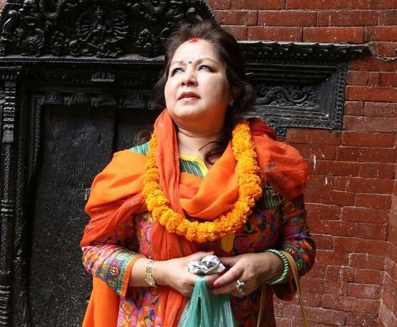 प्रम पत्नी आरजु चढेको गाडीलाई ठक्कर दिएर जिप फरार