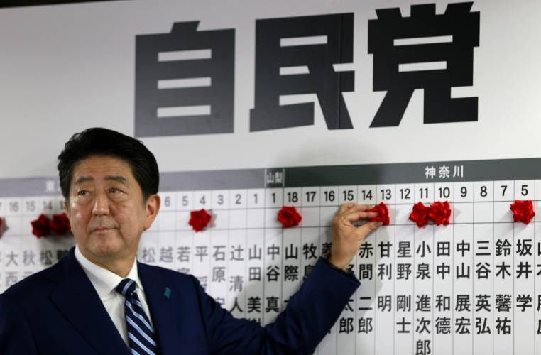 जापानमा प्रधानमन्त्री आबेको गठबन्धनलाई दुई तिहाई बहुमत