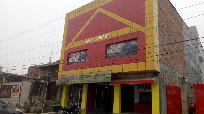 दर्शकको अभावमा वीरगंजका सिनेमा हल हुन थाले धमाधम बन्द