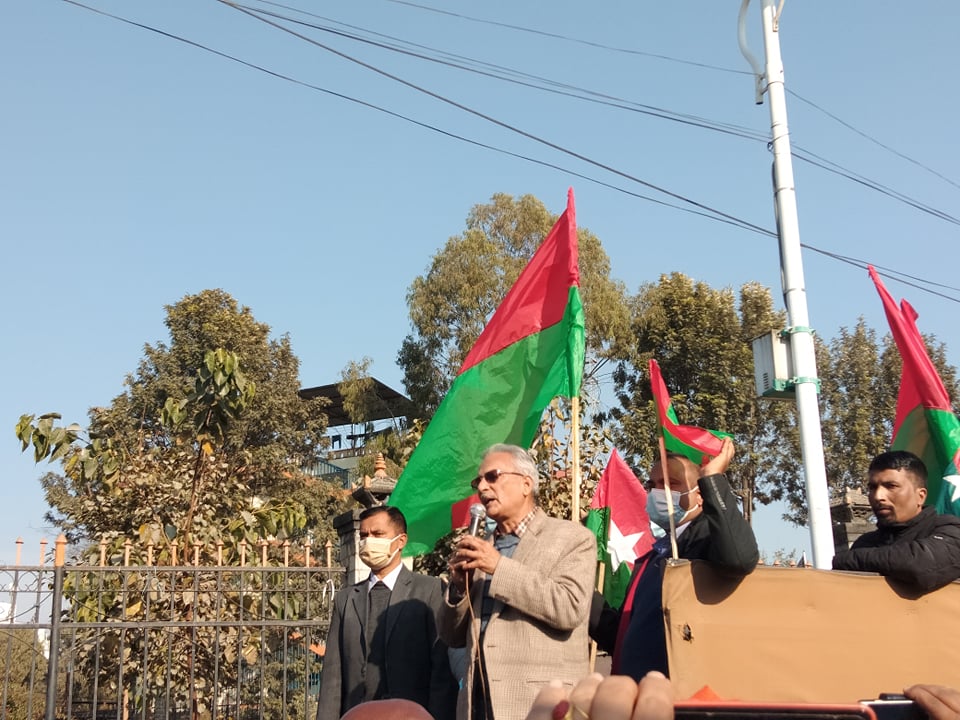 ४० को दशकपछि ओली निरन्तर प्रतिगमन पथमा छन्, काँग्रेस झर्छ र खाउला भनेर बसेको छ : बाबुराम भट्टराई