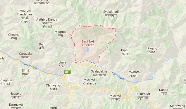 पश्चिम रुकुमको रत्न आधारभूत केन्द्रमा एसिड बोकेका युवकले मतपेटिकामा आगो लगाएपछि मतदान स्थगित