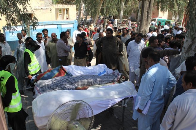 पाकिस्तानको सुफी दरगाहमा संरक्षकले गरे २० जनाको हत्या