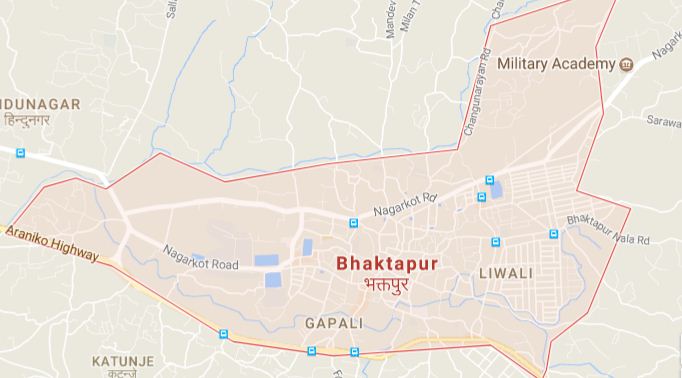 भक्तपुरमा सडक भासिएपछि सवारी आगमन प्रभावित