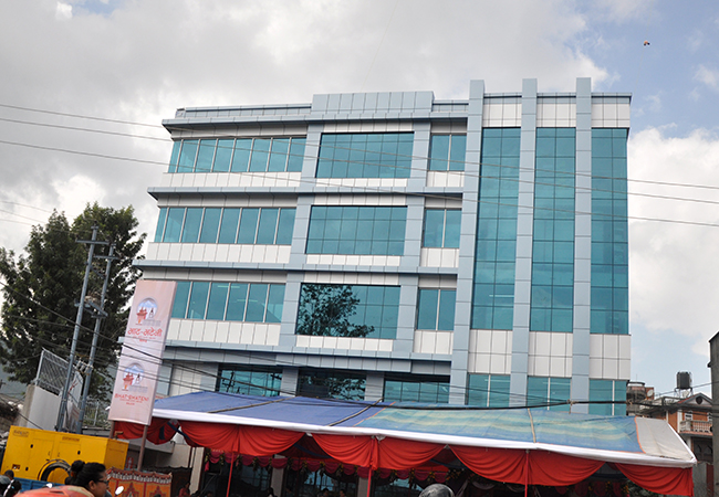 भाटभटेनी सुपर मार्केटमा खाद्य प्रविधिको अनुगमन, दुग्धजन्य वस्तु बिक्रीमा रोक
