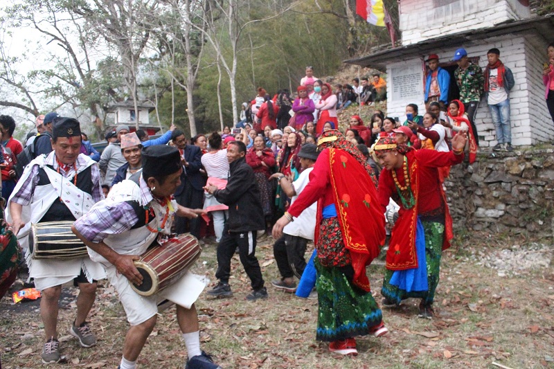 प्रकृतिलाई खुसी बनाउन म्याग्दीका मगर समुदायले गरे ‘भुमे पूजा’