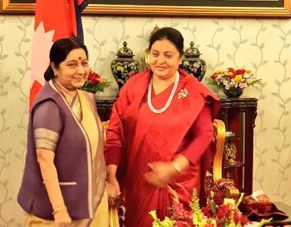 राष्ट्रपति भण्डारी र भारतीय विदेशमन्त्री स्वराजबीच भेटवार्ता