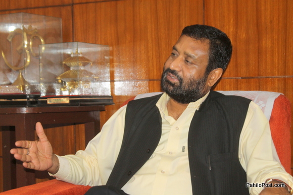 सरकारलाई विमलेन्द्र निधिको प्रश्न: सहयोगका नाममा चिनियाँ सेना नेपाल आउन लागेको हो?