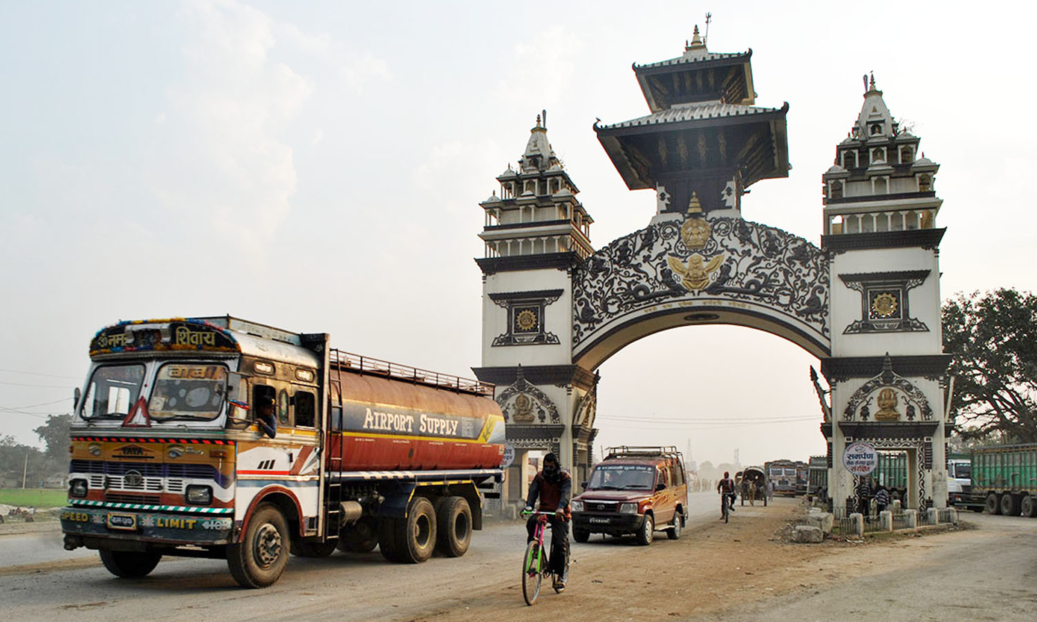 सीमा नाका ७२ घण्टाका लागि बन्द, पैदलयात्रु  आवतजावतमासमेत कडाई