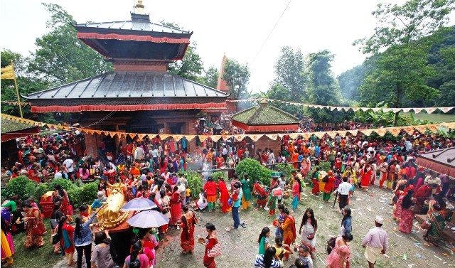 पोखराका शिव मन्दिरहरुमा भक्तजनको घुइँचो 