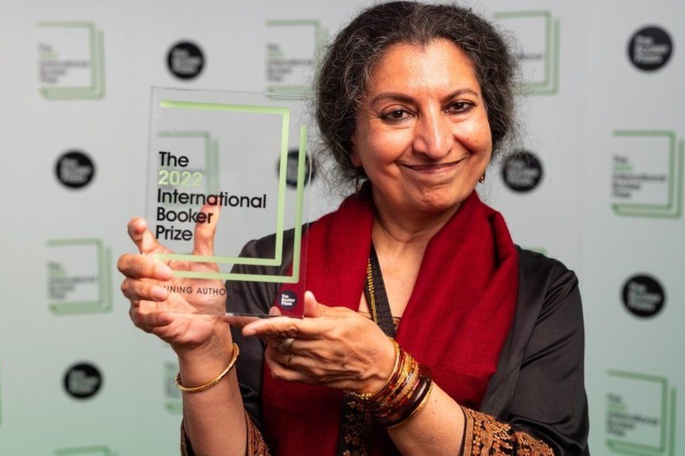 अन्तर्राष्ट्रिय बुकर पुरस्कार जित्ने पहिलो भारतीय बनिन् गिताञ्जली श्री