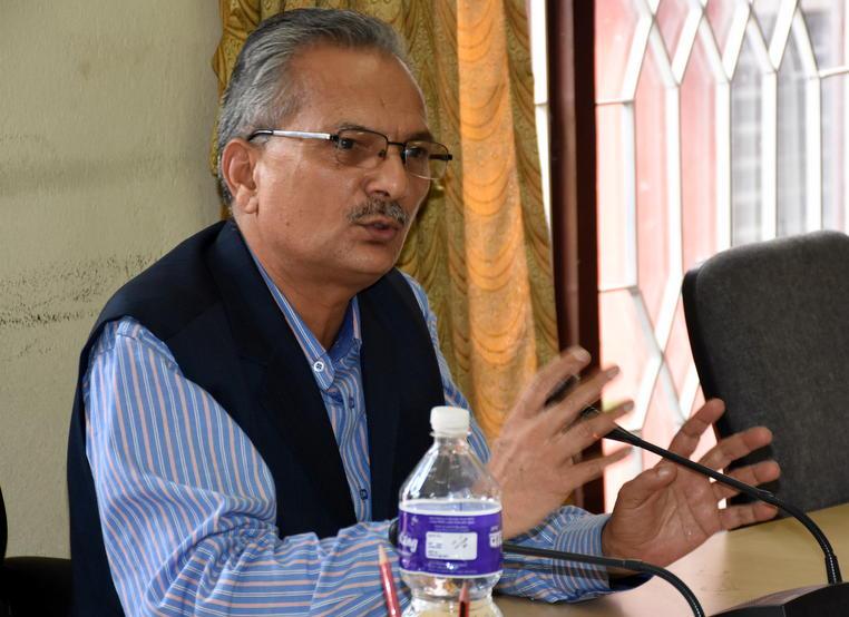 बाबुराम भट्टरार्इले सुझाए देश विकासका तीन नारा, नयाँ अर्थमन्त्रीलार्इ कमाउ धन्दामा नलाग्न सुझाव