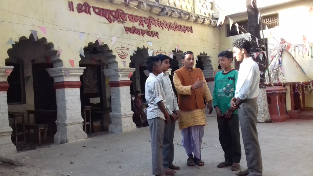 ८८ वर्ष पुरानो संस्कृत विद्यालयका छात्रको बाध्यता- पढाइ नेपालमा परीक्षा भारतमा