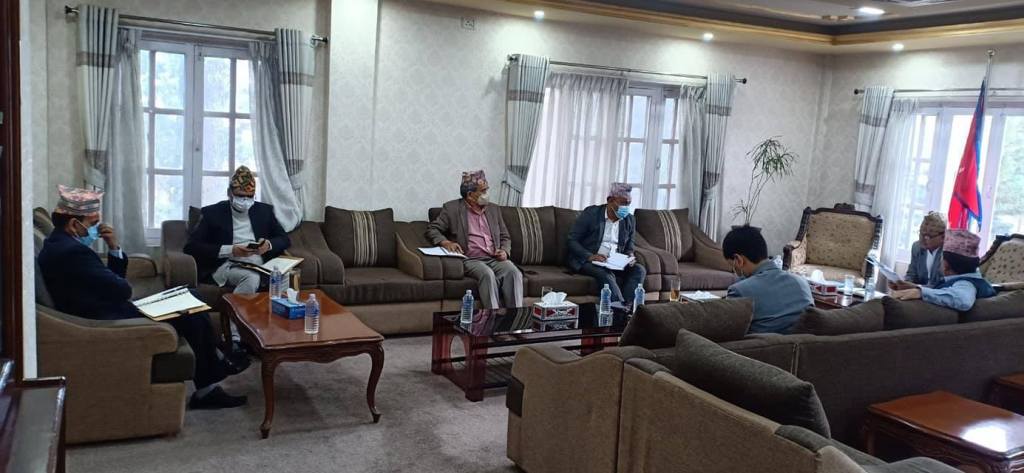 उपत्यकामा तत्काल ६ हजार आइसोलेसन बेड बनाउने तयारी, मन्त्रीद्वय पोखरेल र ढकालसँग छलफल