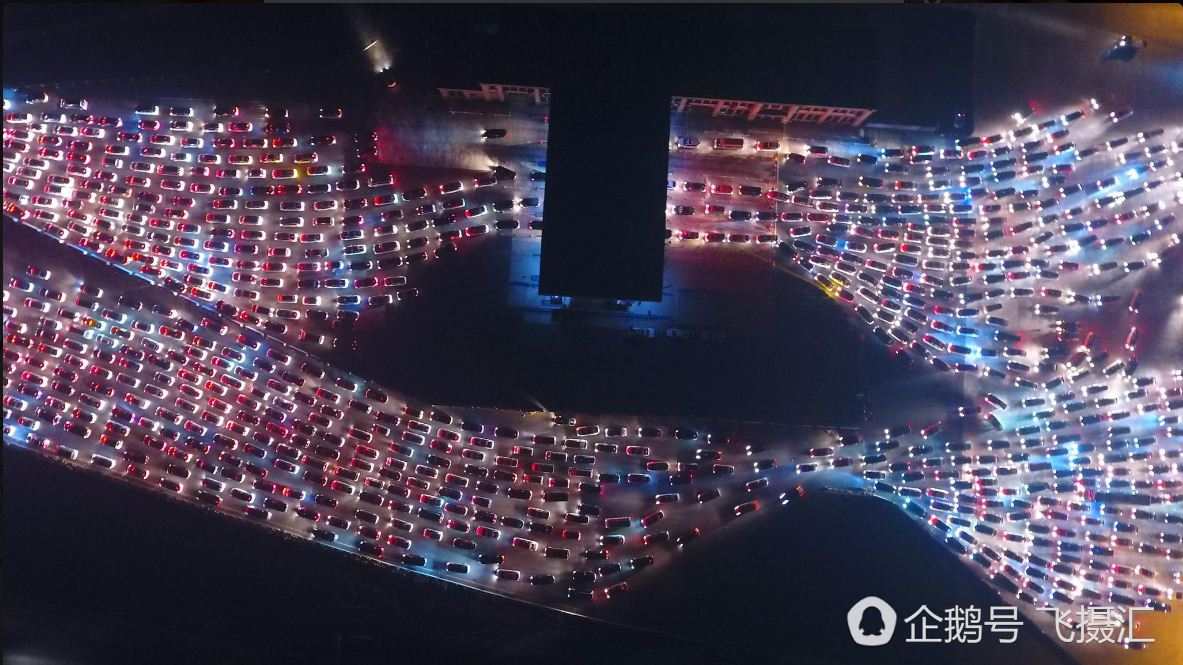 चीनको ५० किलोमिटर लामो सडक जाम : हेर्नुस् ४ फोटोमा
