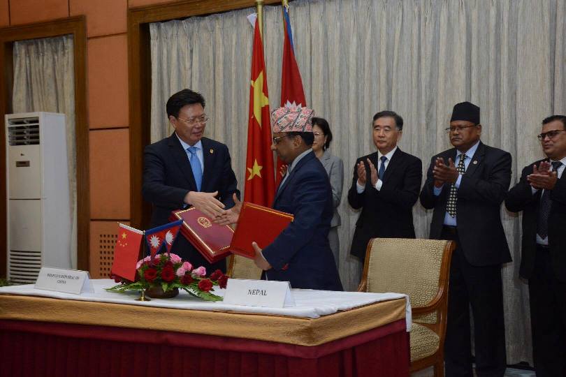 नेपाललाई चिनियाँ उप प्रधानमन्त्रीको तीन गिफ्ट