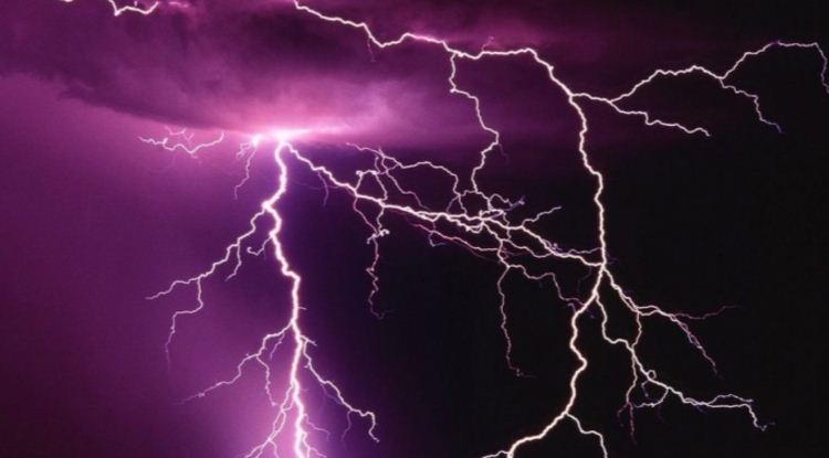 घरमा बसिरहेको अवस्थामा मकवानपुरमा चट्याङ लागेर दुई जनाको मृत्यु, एक जना घाइते