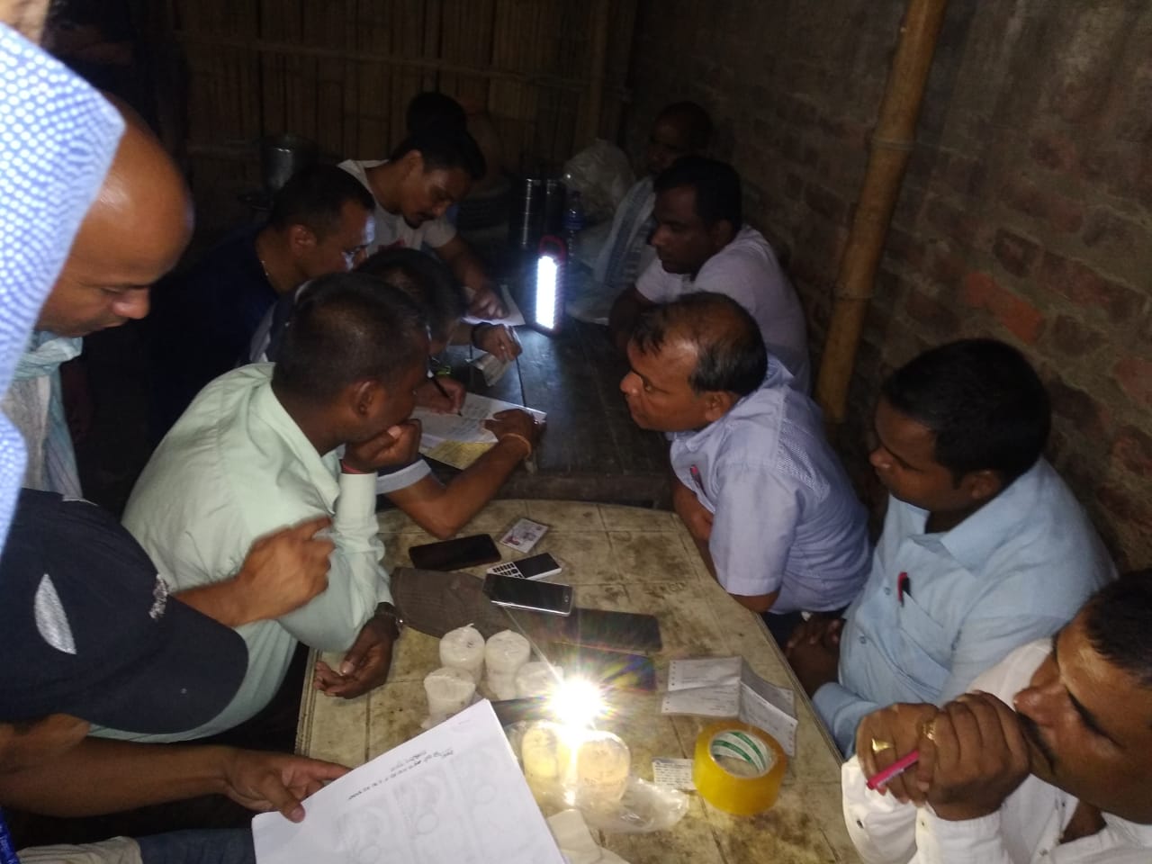 शिक्षक नियुक्तिका लागि आवेदकसँग घुस लिने प्रधानाध्यापकसहित ६ जना पक्राउ