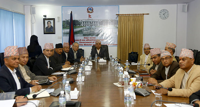भोलि बिहानबाट देशभर लक डाउन, खाद्य सामग्री र उपचारबाहेक घरबाहिर निस्कन नपाइने