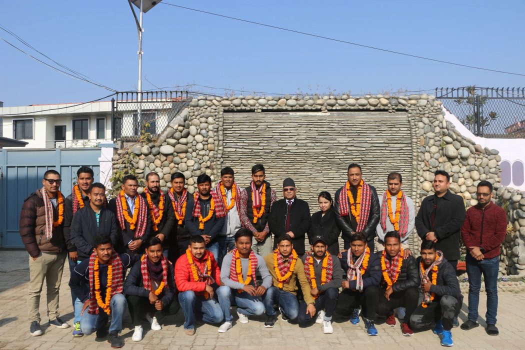 हिजो फर्केको क्रिकेट टिम प्रचण्ड निवासमा